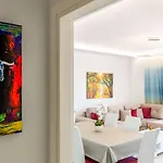 Luxury Sea View Apartment *