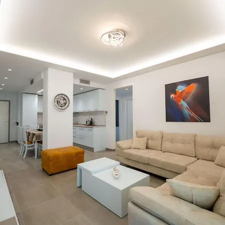 Luxury Sea View Apartment *